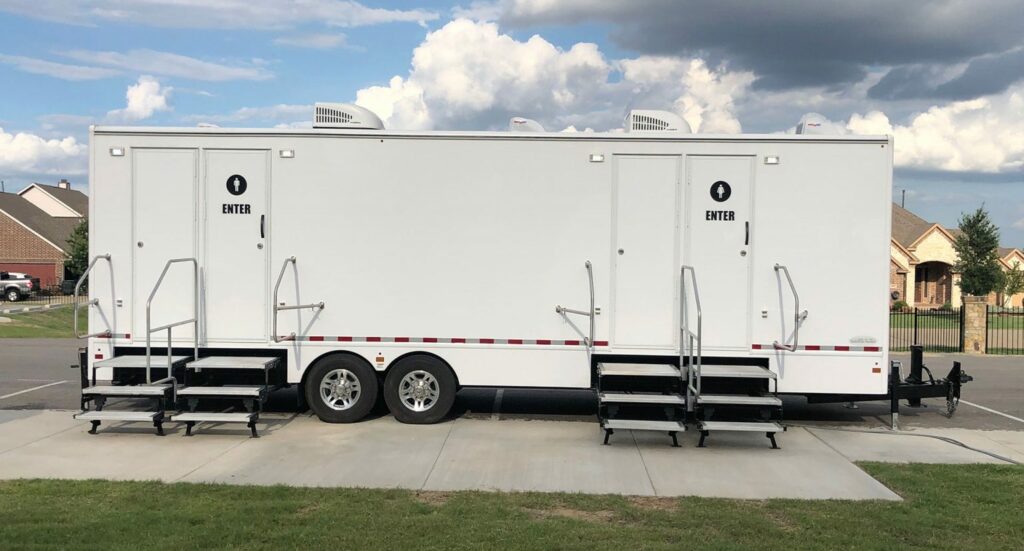 10 station restroom trailer