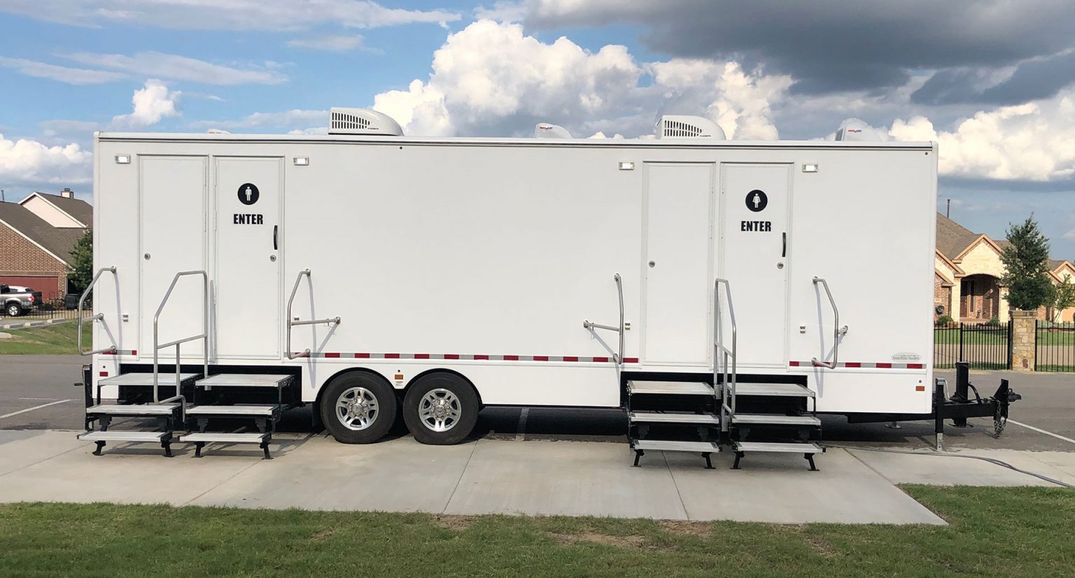 10 station restroom trailer